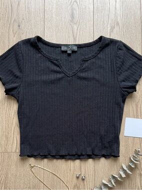 Chic 2 Chic Black Ribbed Short Sleeve Crop Top - size Large teen, tween, juniors